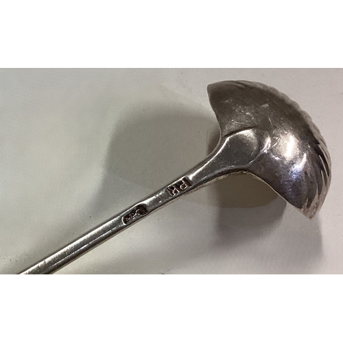 516 - An 18th Century silver toddy ladle with fluted bowl. By Benjamin Bickerton. Approx. 17 grams. Est. £... 