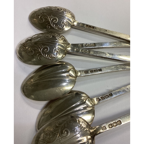 520 - A good set of six silver lace back spoons. Sheffield. By JW. Approx. 100 grams. Est. £30 - £50.