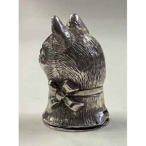 524 - A novelty silver vesta case in the form of a cat with yellow eyes. London 1968. Approx. 31 grams. Es... 