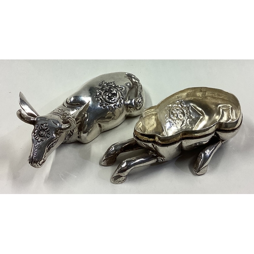 534 - A large silver snuff box in the form of a bull with lift-off cover. Approx. 115 grams. Est. £100 - £... 