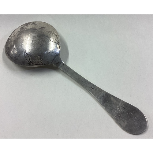 537 - An 18th Century Scandinavian silver spoon with engraved decoration. Marked to back. Approx. 30 grams... 