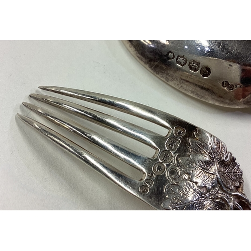 538 - A Victorian silver vine pattern fork and spoon. London 1862. By George Adams. Approx. 95 grams. Est.... 