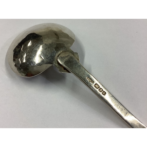 549 - A rare silver and gold caddy spoon. London 1981. By Mappin & Webb. Approx. 15 grams. Est. £50 - £80.