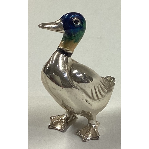 571 - SATURNO: A silver and enamelled duck. Approx. 17 grams. Est. £40 - £60.