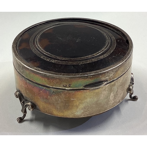 60 - A silver and tortoiseshell jewellery box with hinged lid on feet. Birmingham 1909. Approx. 137 grams... 