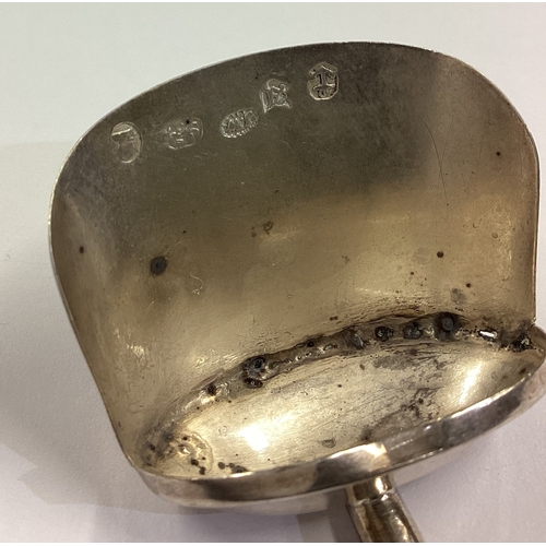 61 - A silver and MOP caddy scoop. Birmingham 1824. By Joseph Wilmore. Approx. 9 grams. Est. £80 - £120.