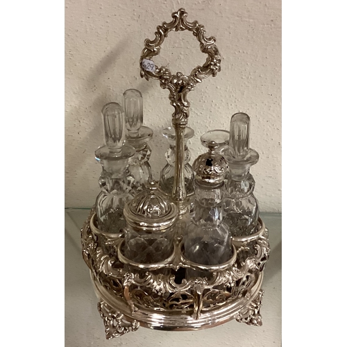 629 - A good Victorian silver plated cruet. Est. £20 - £30.