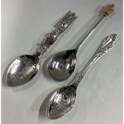 630 - A good group of three heavy cast silver preserve spoons with gilt terminals. Approx. 119 grams. Est.... 