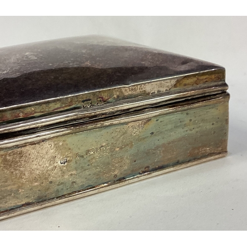 634 - A silver hinged top cigarette box with fitted interior. Birmingham. Approx. 193 grams. Est. £20 - £3... 