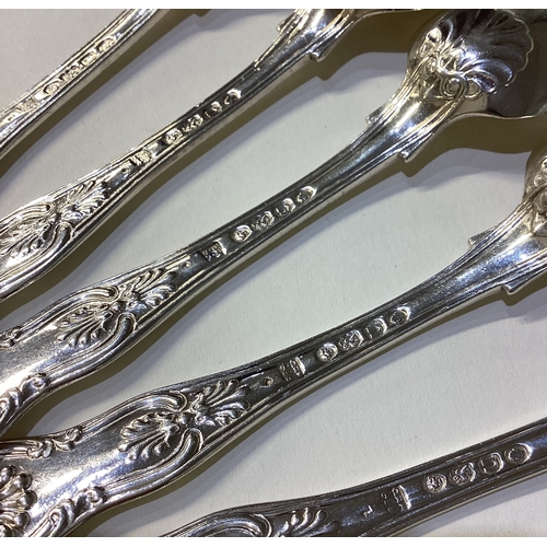 674 - A set of five silver King's pattern teaspoons. London. Approx. 146 grams. Est. £80 - £120.