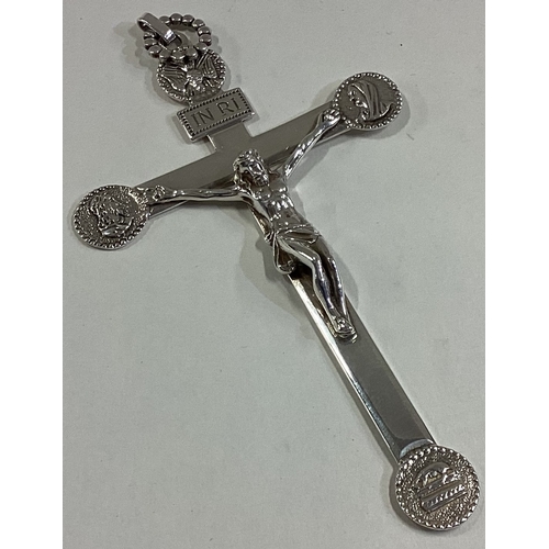 652 - A large Continental silver pendant in the form of a crucifix. Approx. 23 grams. Est. £30 - £40.