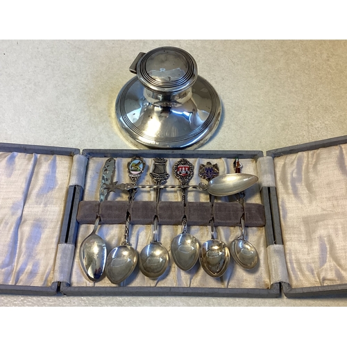 711 - A silver inkwell together with a boxed set of plated spoons. Est. £20 - £30.