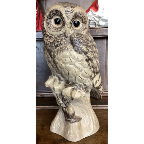 410 - A Poole pottery figure of a barn owl. Est. £50 - £80.