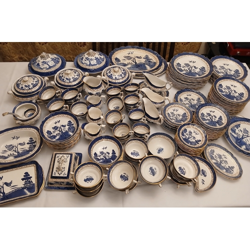 476 - A Booth's Real Old Willow pattern dinner service. Est. £20 - £30.