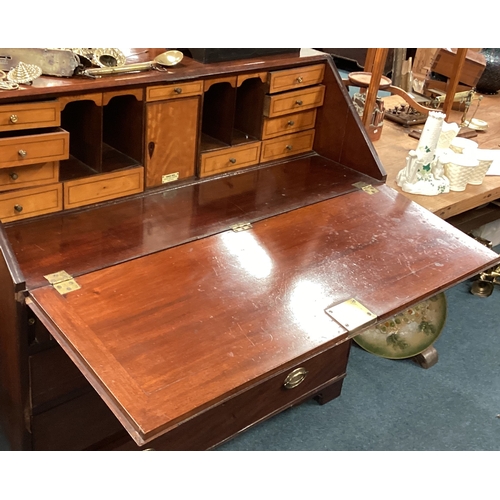 732 - A good mahogany fall flap bureau. Est. £20 - £30.