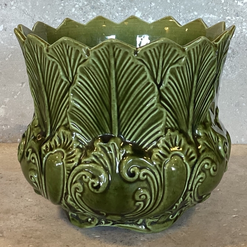 477 - A vintage Majolica New Leaf pottery jardinière in green glaze. Approx. 16.5 cms high. PROVENANCE: NO... 