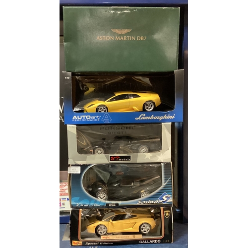 483 - A group of five 1:18 scale model cars. Est. £20 - £30.