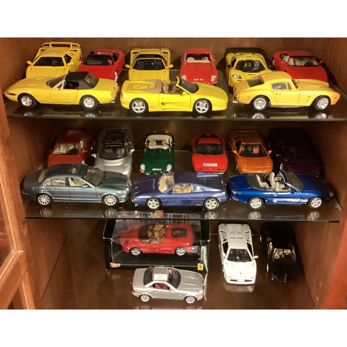 485 - A good collection of 1:18 scale model cars. Est. £20 - £30.