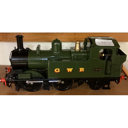 491 - A good Bowande 1:32 scale model steam engine. Est. £80 - £120.