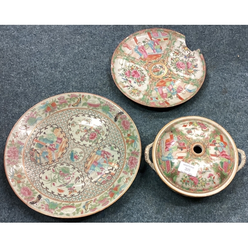 498A - A large circular Canton potpourri bowl together with a charger etc. Est. £20 - £30.