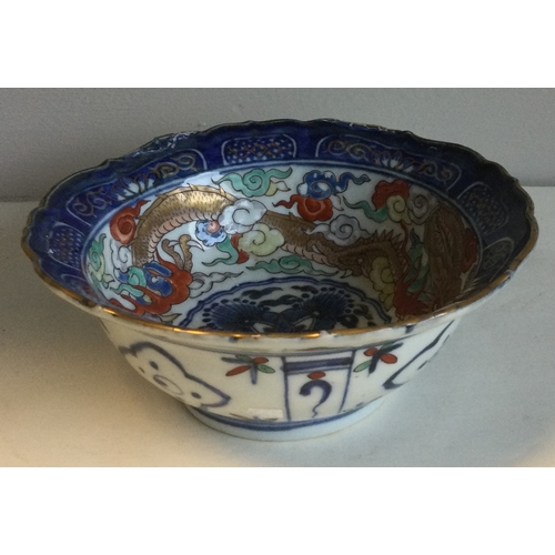 496A - A decorative Oriental bowl with gilt edge. Marked to base. Approx. 16.5 cms diameter. Est. £10 - £20... 