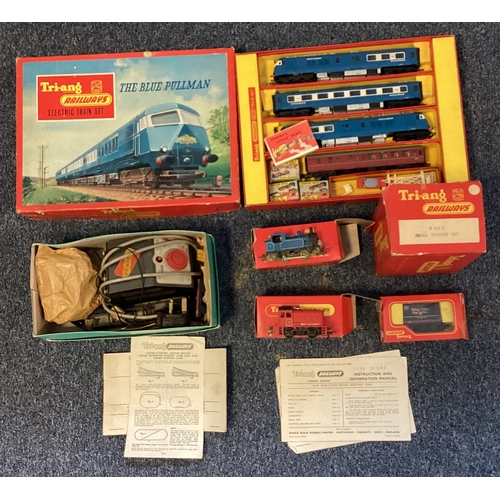 206A - A Tri-ang 'The Blue Pullman' 00 gauge electric train set together with a Subbuteo table soccer game ... 