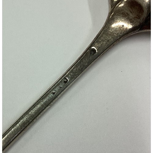 102 - An 18th Century silver moat spoon. Marked verso. Approx. 10 grams. Est. £80 - £120.