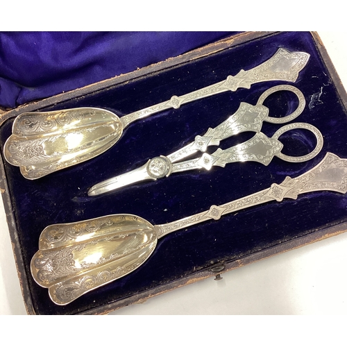 126 - A fine silver plated fruit serving set. Est. £80 - £120.