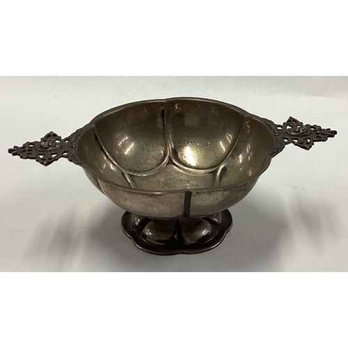 127 - An Antique Dutch silver porringer. Marked to base. Approx. 94 grams. Est. £120 - £150.