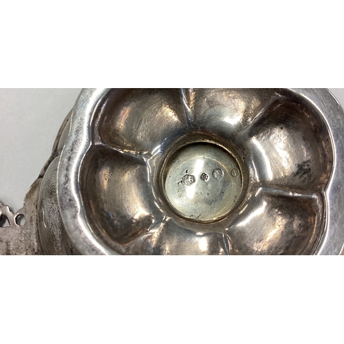 127 - An Antique Dutch silver porringer. Marked to base. Approx. 94 grams. Est. £120 - £150.