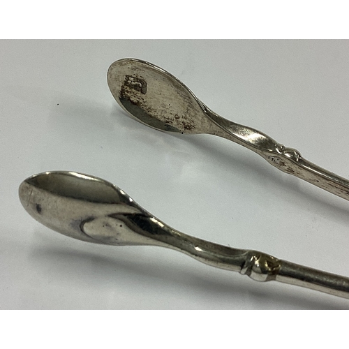 134 - A pair of 18th Century silver sugar nips. Marked with lion only. Approx. 31 grams. Est. £40 - £60.