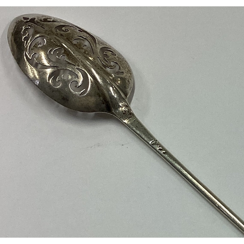 137 - An 18th Century silver moat spoon. Marked verso. Approx. 6 grams. Est. £80 - £120.