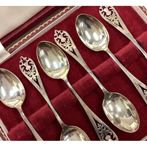 140 - EDINBURGH: A boxed set of six Scottish silver teaspoons. Approx. 70 grams. Est. £20 - £30.