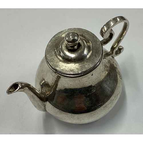 156 - AMSTERDAM: An Antique 18th Century Dutch silver toy teapot. Circa 1720. Approx. 33 grams. Est. £400 ... 