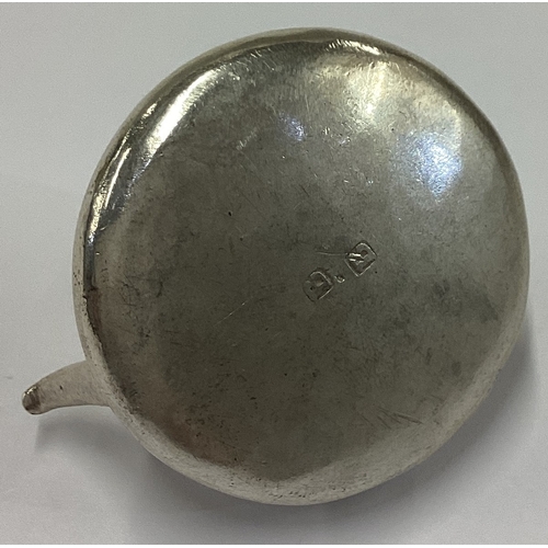 166 - An Antique 18th Century Dutch silver toy kettle. Maker's mark struck twice. Approx. 32 grams. Est. £... 