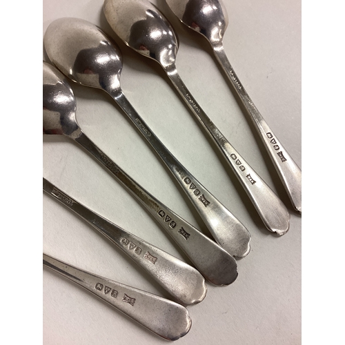 185 - CHESTER: A good set of six silver teaspoons decorated with golf clubs. Approx. 84 grams. Est. £30 - ... 