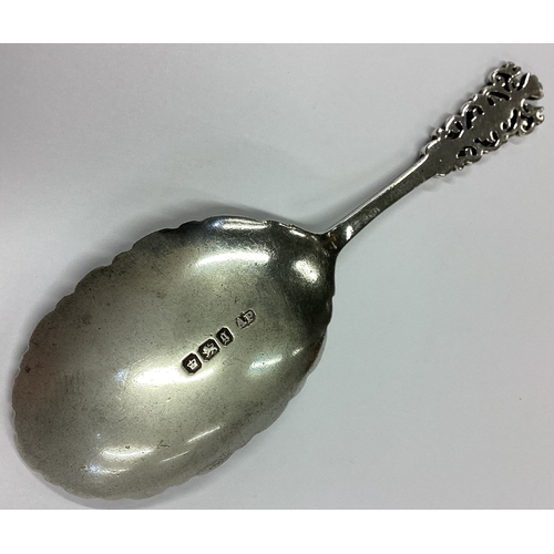 193 - An engraved Victorian silver caddy spoon with floral decoration. Sheffield 1899. Approx. 15 grams. E... 