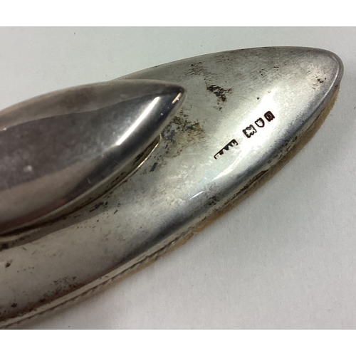 199 - A silver nail buffer. Birmingham 1909. Approx. 32 grams of gross weight. Est. £20 - £30.