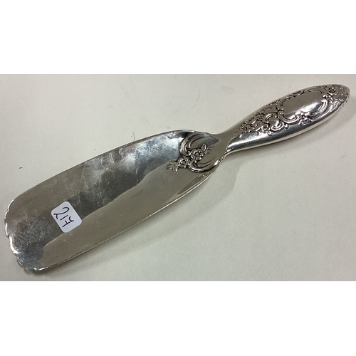 217 - A silver shoe horn. Circa 1900. By Tiffany & Co. Approx. 54 grams. Est. £100 - £150.