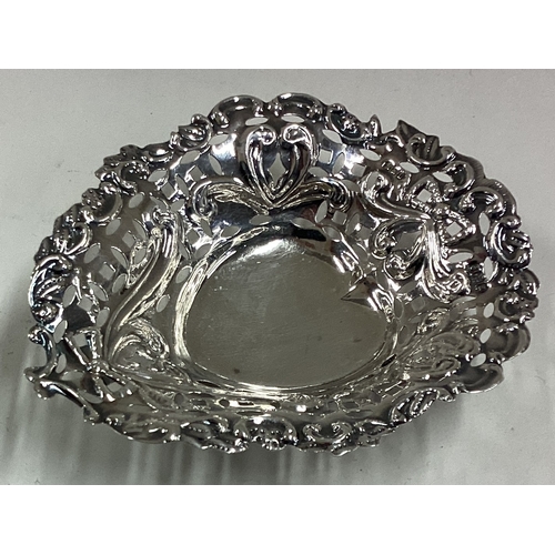 224 - A heart-shaped Victorian silver dish. Birmingham 1903. Approx. 17 grams. Est. £30 - £40.