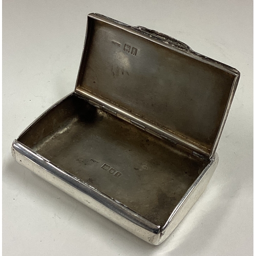 245 - A heavy silver snuff box with hinged lid. London 1910. Approx. 100 grams. Est. £100 - £150.