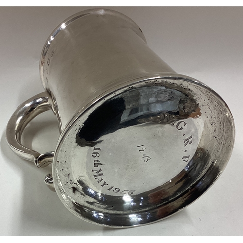 252 - A large and heavy George III silver pint mug. Fully marked to body. By Fuller White. Approx. 374 gra... 