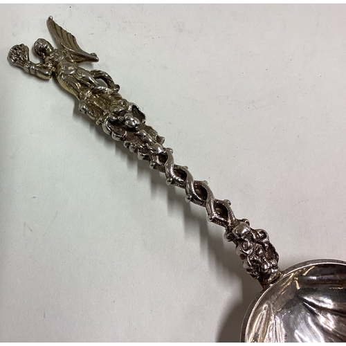 264 - An early Antique Dutch silver spoon. Approx. 60 grams. Est. £100 - £150.