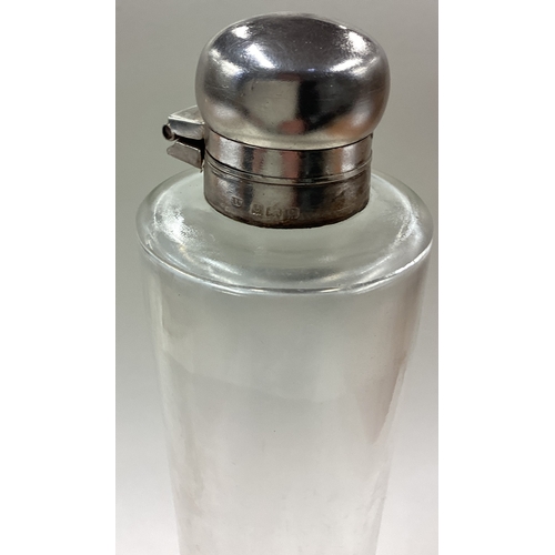 343 - A cased large novelty silver and glass flask. Birmingham 1902. Approx. 200 grams of gross weight. Es... 