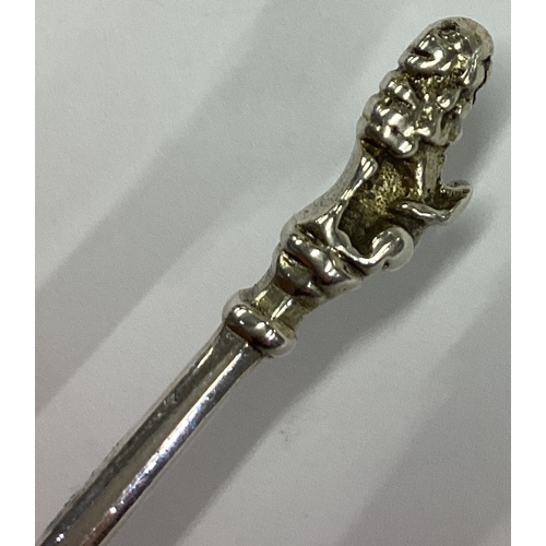 366 - An early 17th Century silver lion sejant spoon. London 1609. Approx. 44 grams. Est. £2000 - £3000.