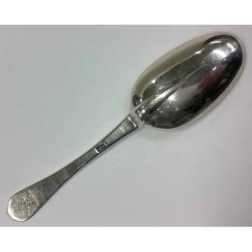 367 - An early silver rat tail trefid spoon. Maker's mark only. Circa 1700. By Benjamin Watts. Approx. 72 ... 