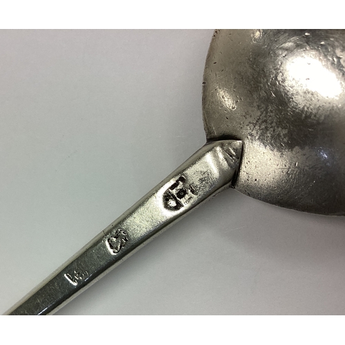 369 - A fine early silver spoon. London 1670. By Jeremy Jackson. Approx. 48 grams. Est. £800 - £1200.