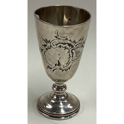 399 - A Continental silver egg cup with engraved decoration. Approx. 30 grams. Est. £20 - £30.