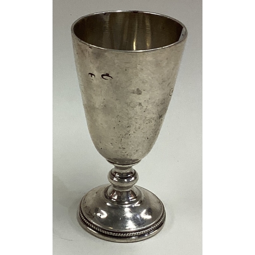 399 - A Continental silver egg cup with engraved decoration. Approx. 30 grams. Est. £20 - £30.