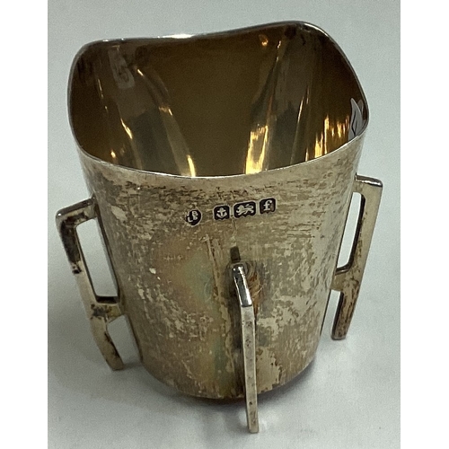 415 - A silver tyg cup on four feet. Birmingham 1901. Approx. 31 grams. Est. £30 - £40.